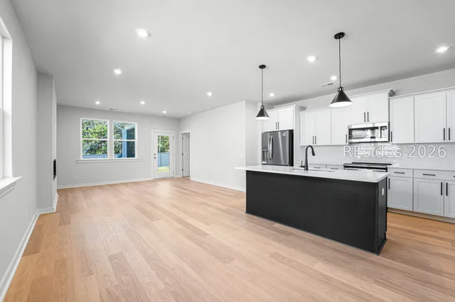 $525,000 | 70 Lockwood Drive, Bluffton, SC 29910