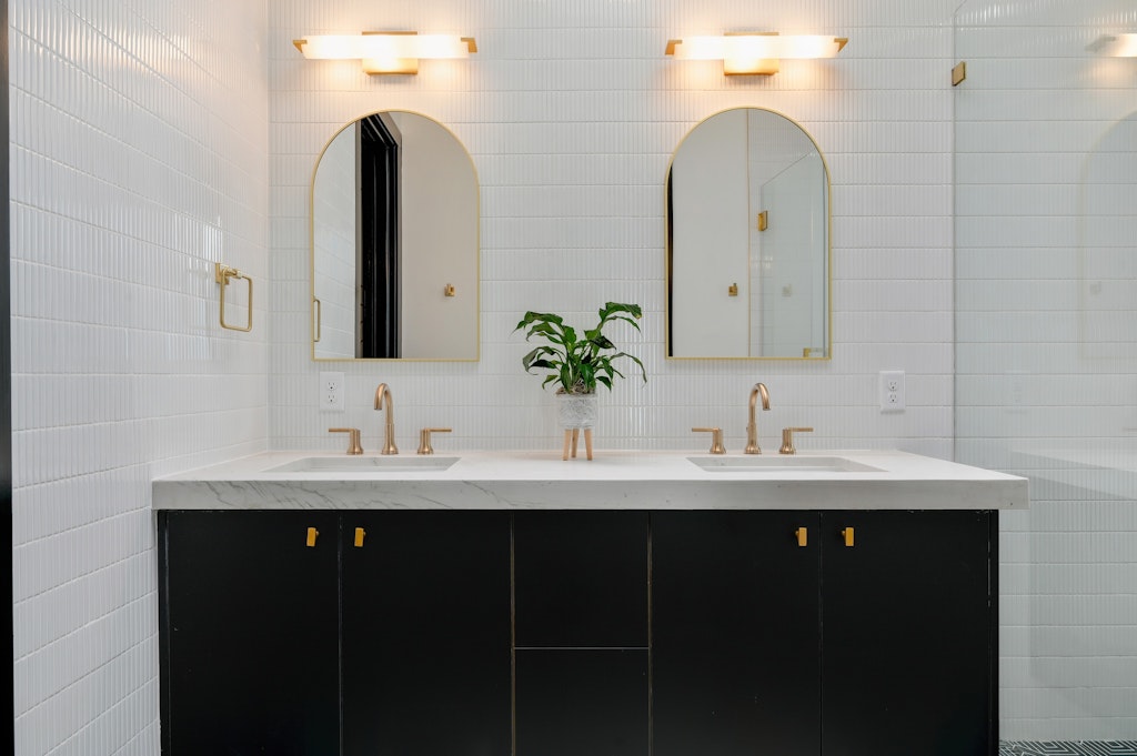 7809 Woodrow Avenue Austin, TX 78757 - Photo 16 of 40 a bathroom with double vanity sinks and a mirror