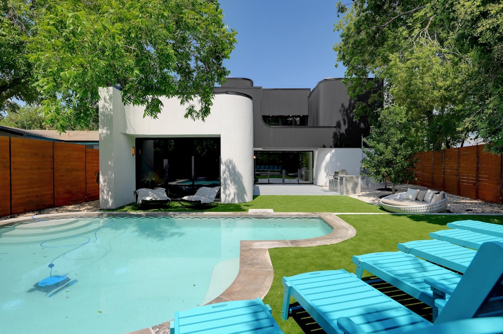 7809 Woodrow Avenue Austin, TX 78757 - Photo 31 of 40 a view of a house with swimming pool and a yard