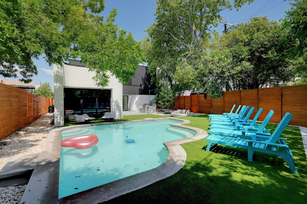 7809 Woodrow Avenue Austin, TX 78757 - Photo 32 of 40 a view of a backyard with plants and a patio