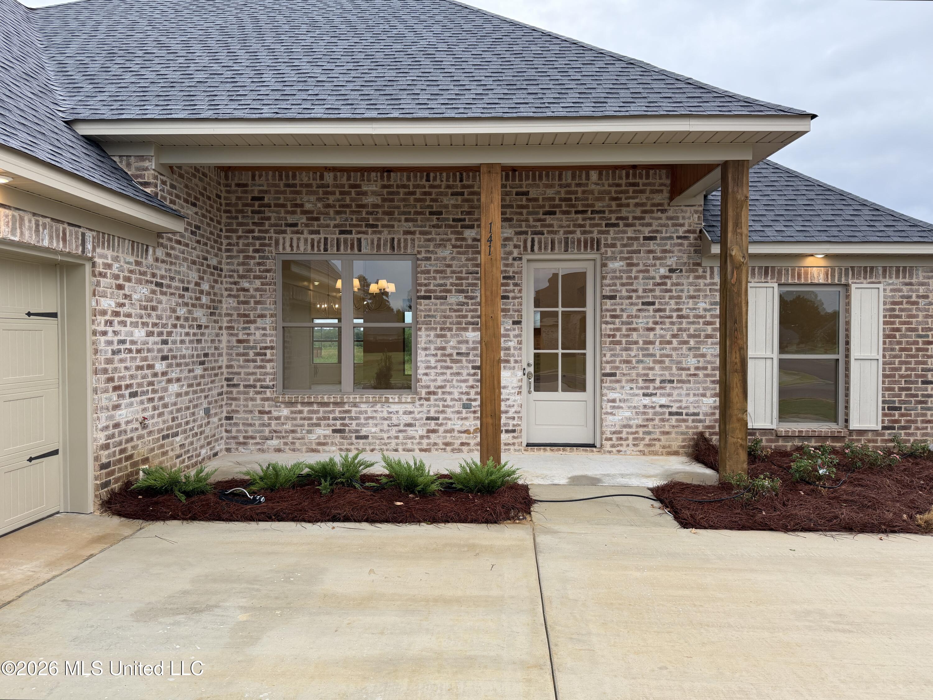 141 Palace Crossing Flowood, MS 39232 - Photo 2 of 28 IMG_2175