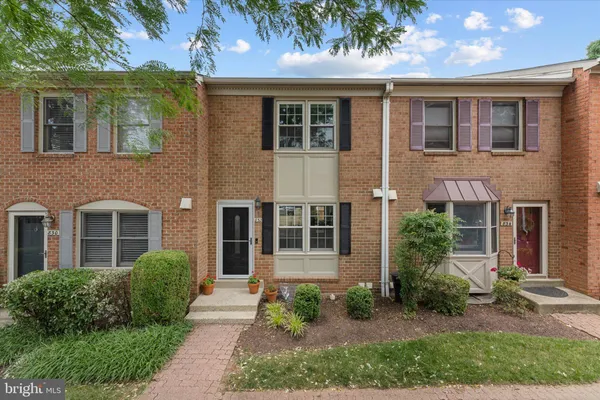 $845,000 | 832 North Frederick Street, Arlington, VA 22205