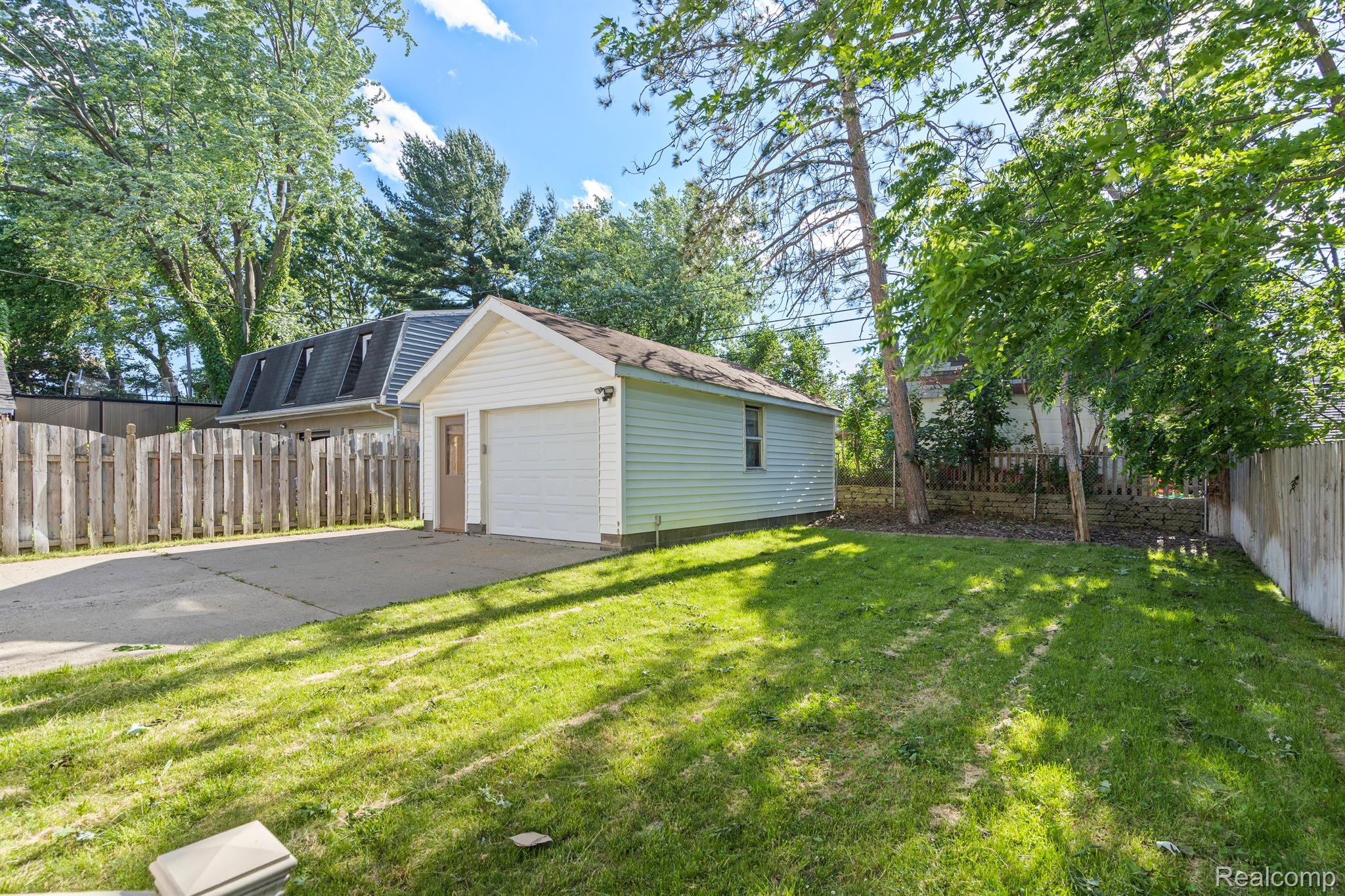 403 Taylor Avenue Rochester, MI 48307 - Photo 8 of 34 Gallery Image 8
