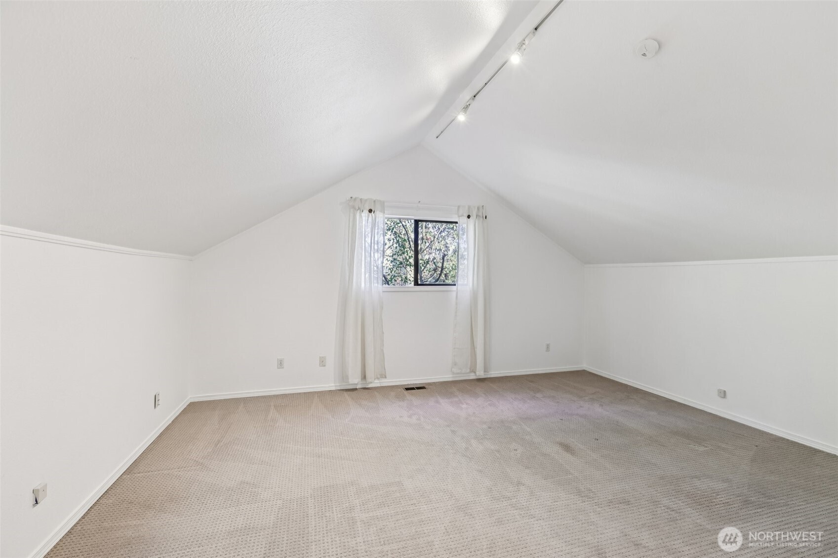 32229 2nd Avenue Southwest Federal Way, WA 98023 - Photo 26 of 40 an empty room with windows