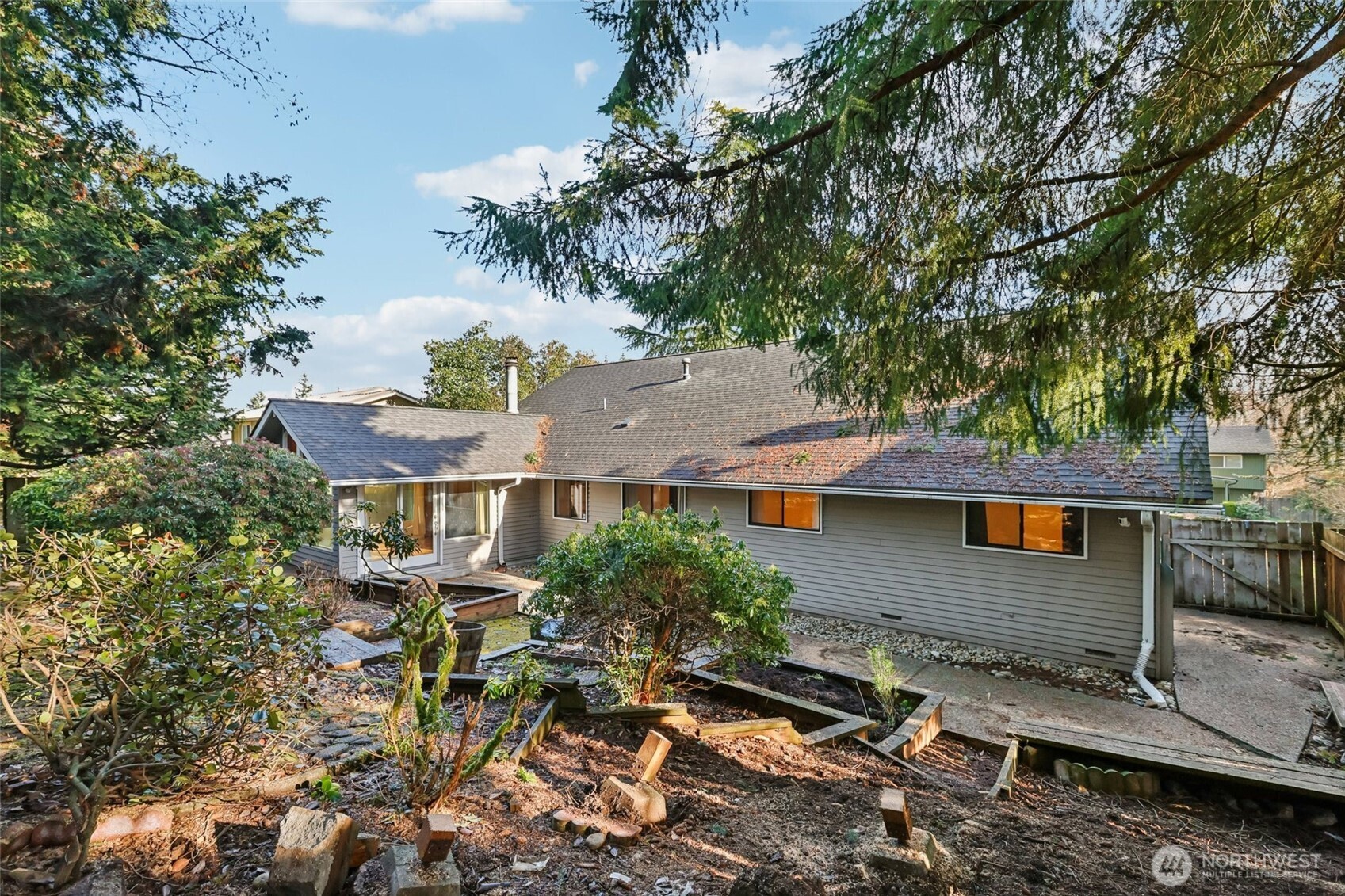 32229 2nd Avenue Southwest Federal Way, WA 98023 - Photo 37 of 40 an aerial view of a house with a yard and sitting area