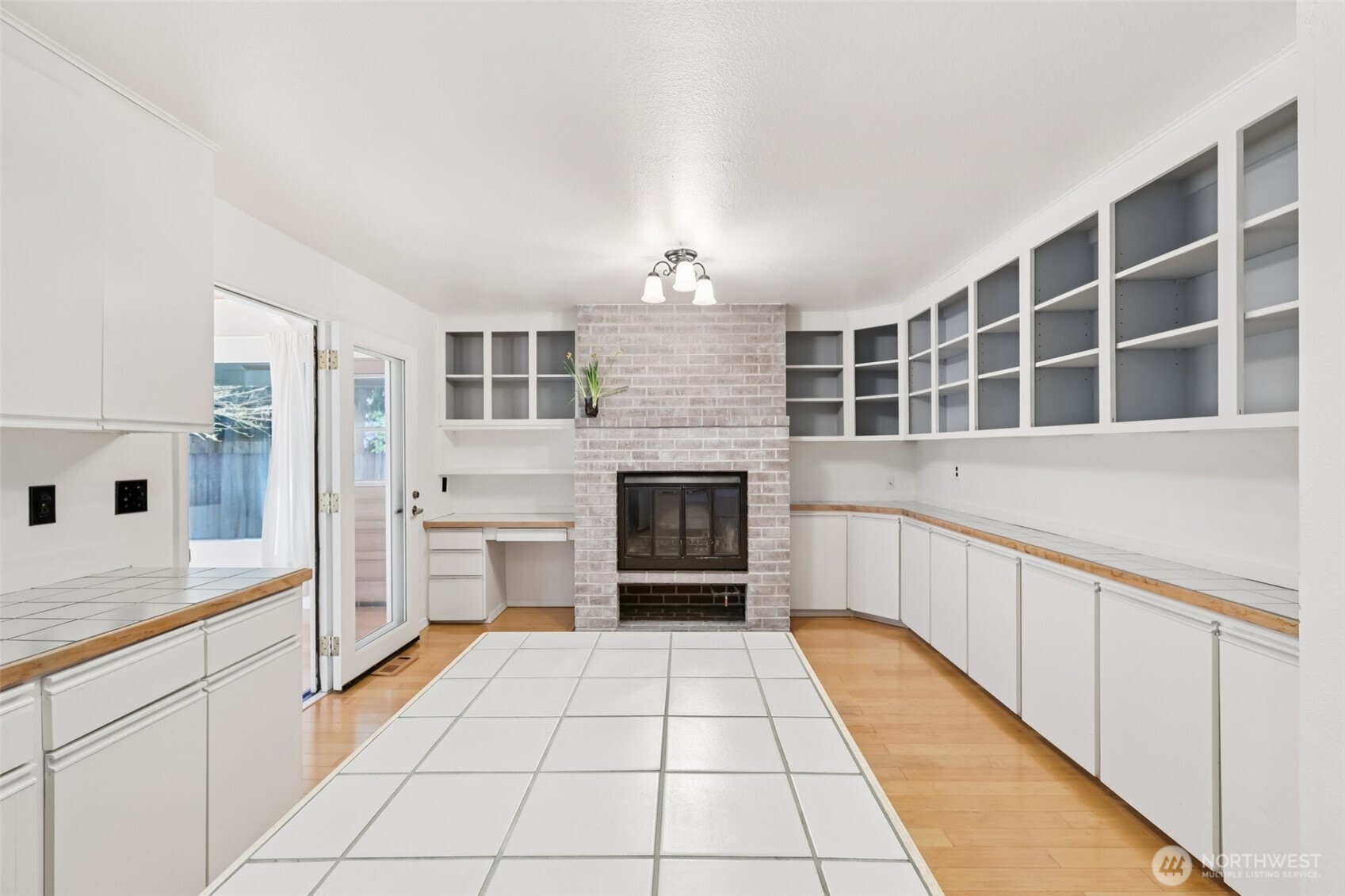 32229 2nd Avenue Southwest Federal Way, WA 98023 - Photo 10 of 40 a kitchen with granite countertop a stove and a fireplace