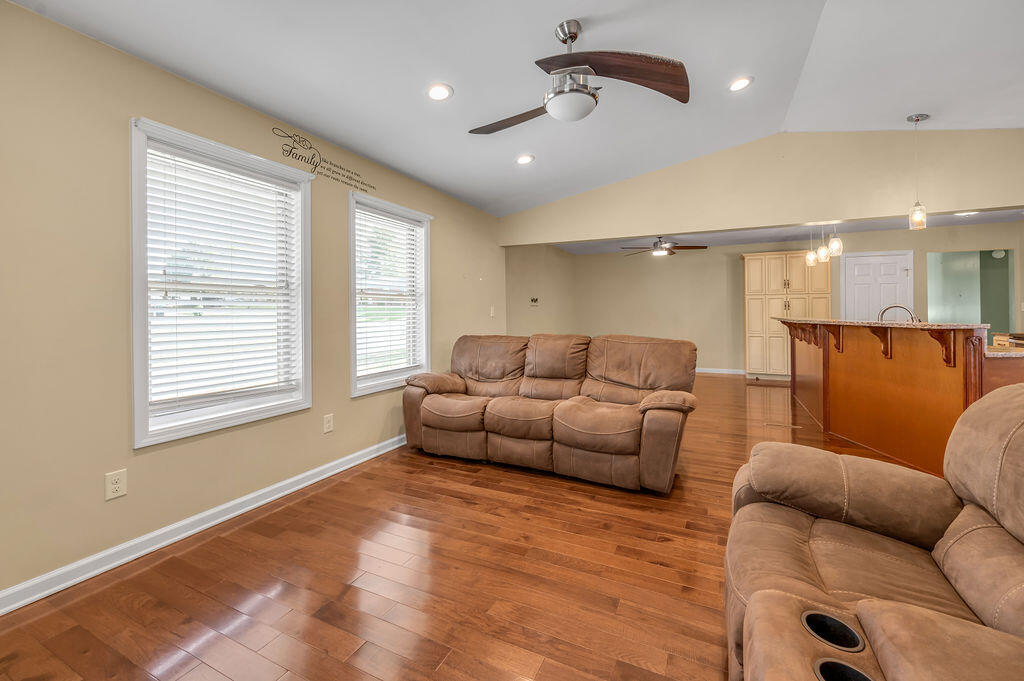 113 Holiday Road Winchester, KY 40391 - Photo 19 of 48 TDB_5308