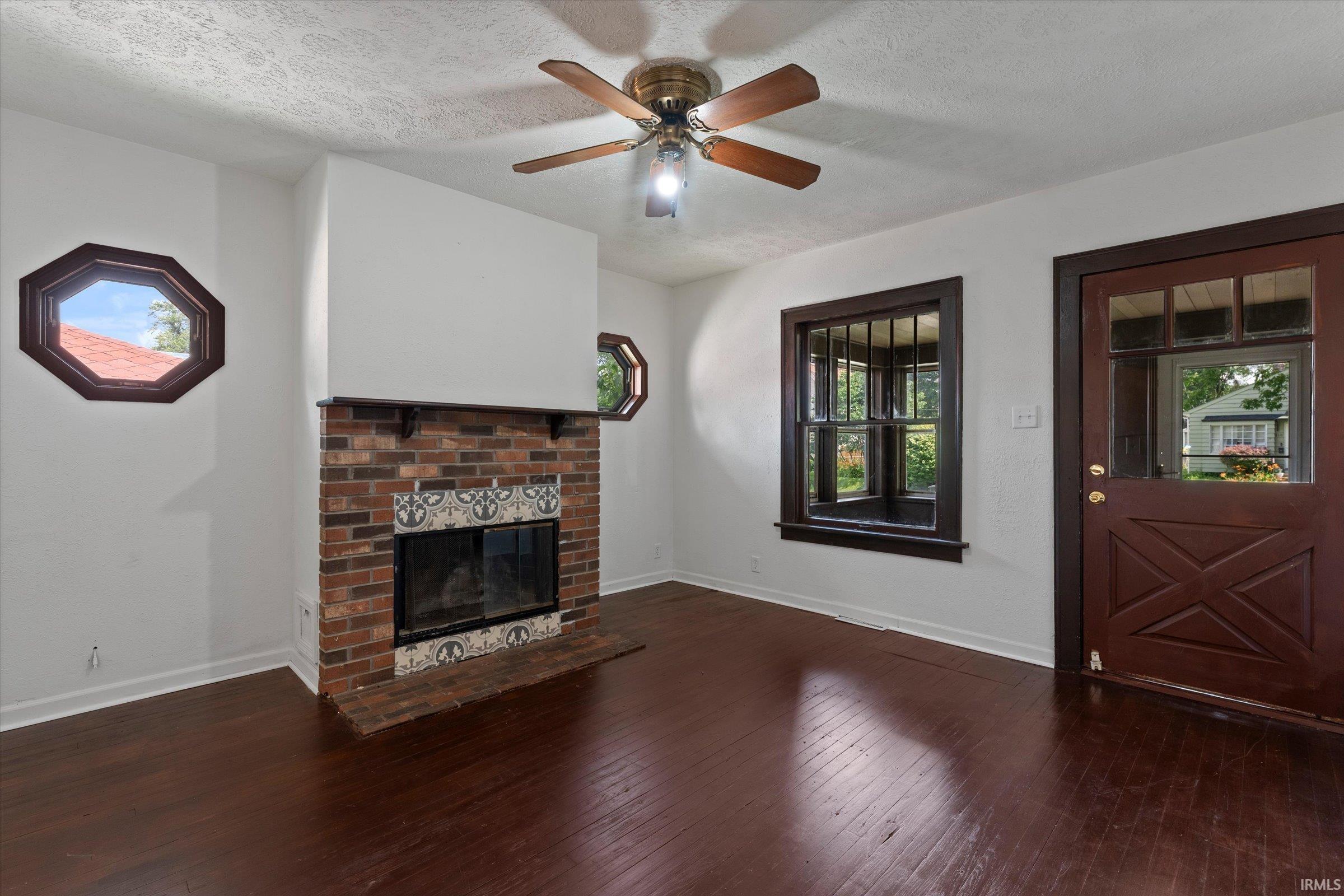 809 East Victoria Street South Bend, IN 46614 - Photo 8 of 45