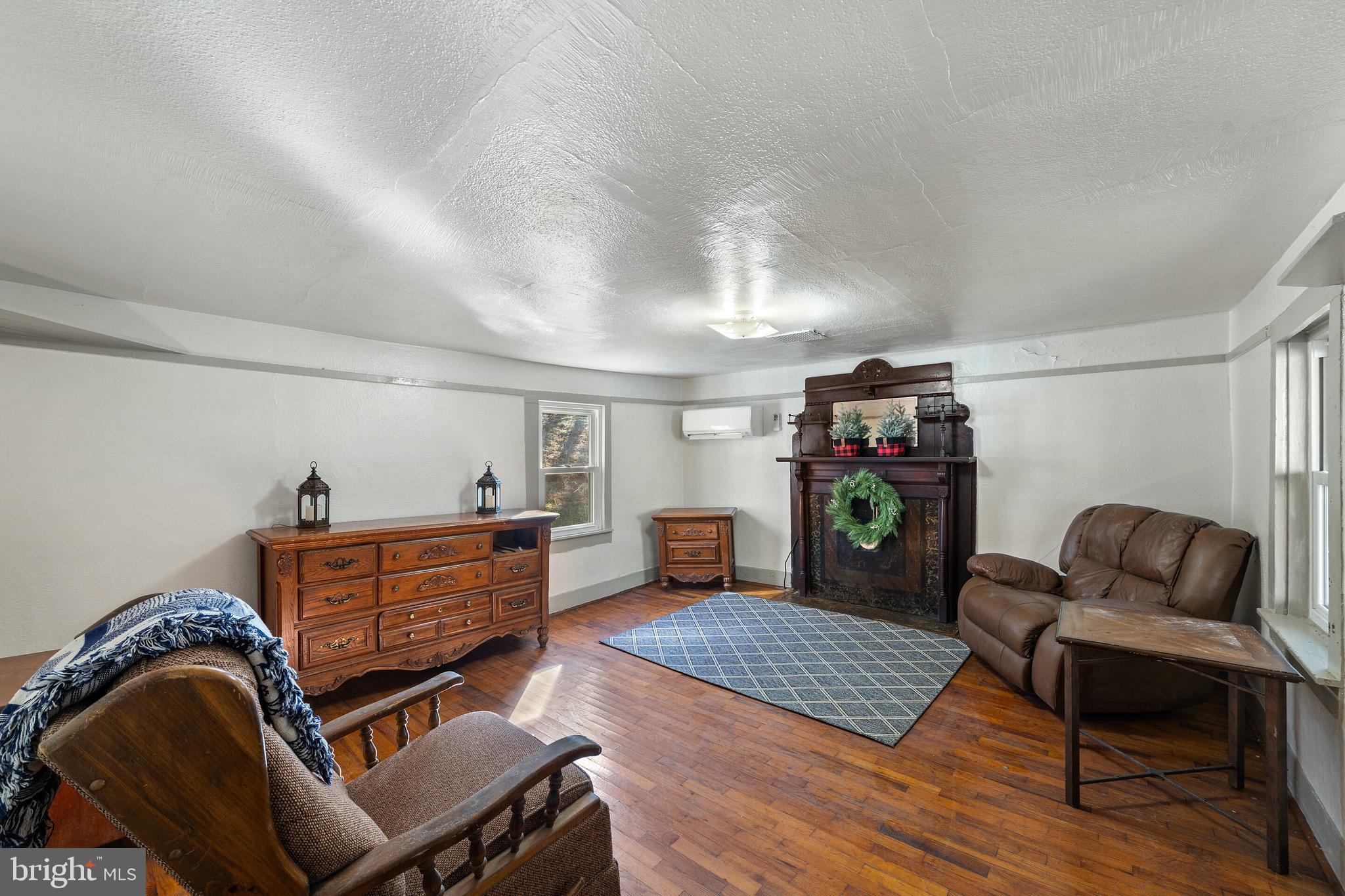 418 Round Hill Road Boston, VA 22713 - Photo 5 of 22 Family living room with original hardwood floor