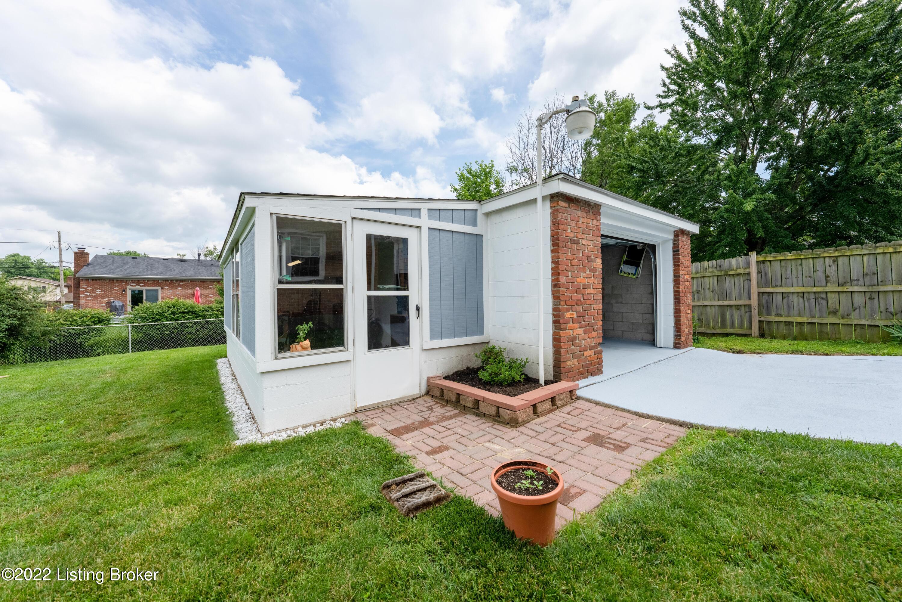 9404 Fairground Road Louisville, KY 40291 - Photo 21 of 34 9404 Fairgrounds Rd-21