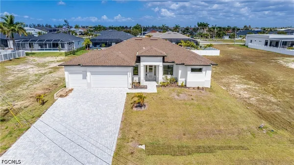a view of a house with outdoor space