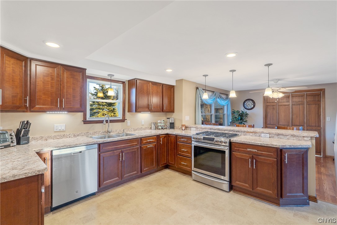 8032 Ginger Road Liverpool, NY 13090 - Photo 14 of 43 Gallery Image 14