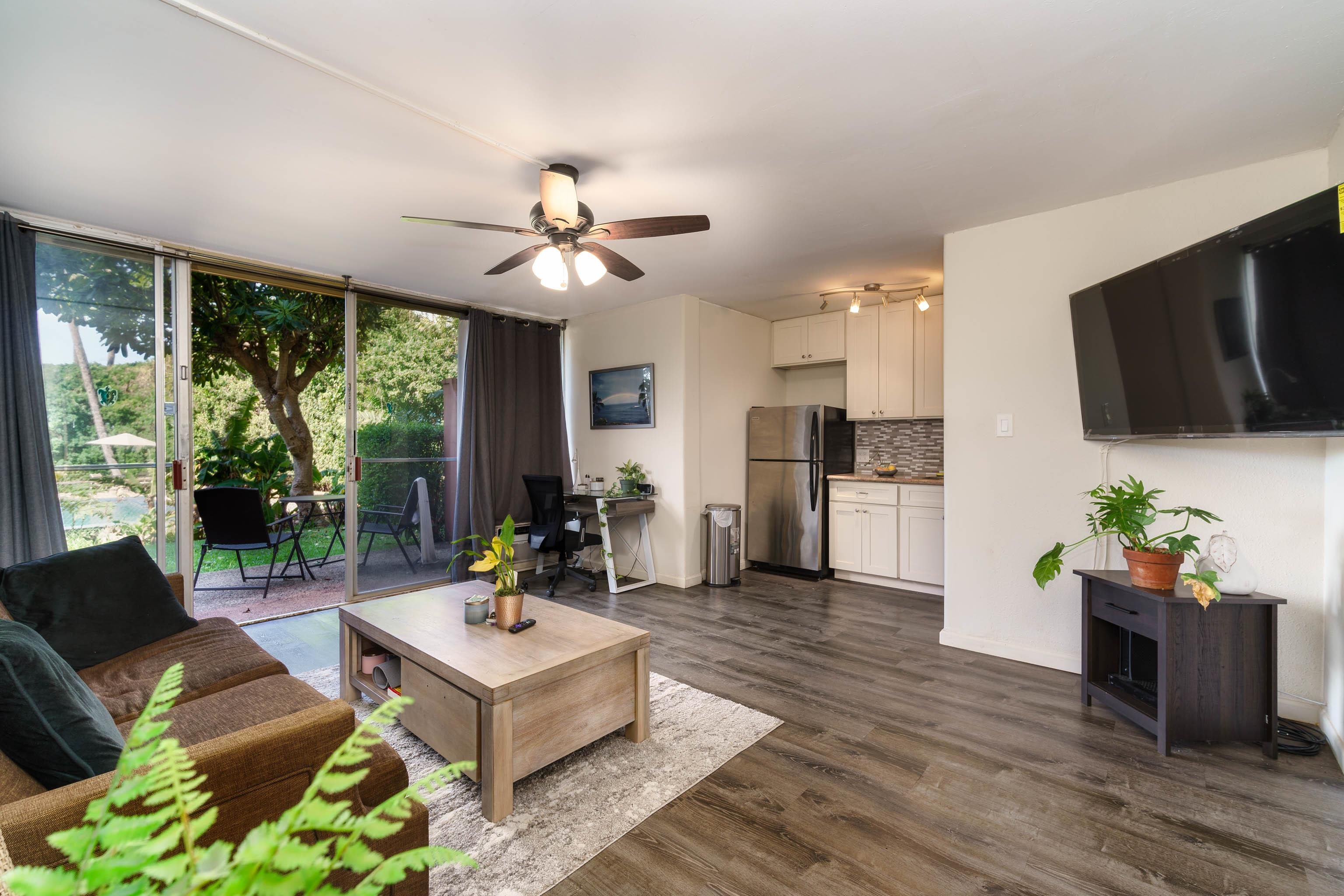 3660 Lower Honoapiilani Road, Unit 111 Lahaina, HI 96761 - Photo 7 of 28 a living room with furniture and a flat screen tv