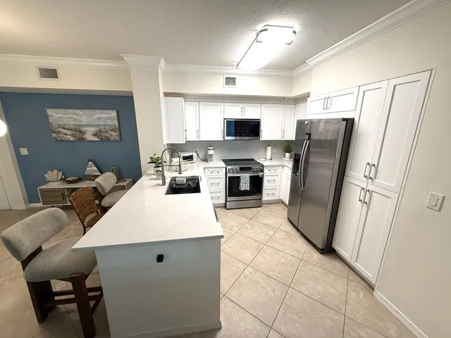 $5,500 | 625 Casa Loma Boulevard, Unit 409, Boynton Beach, FL 33435