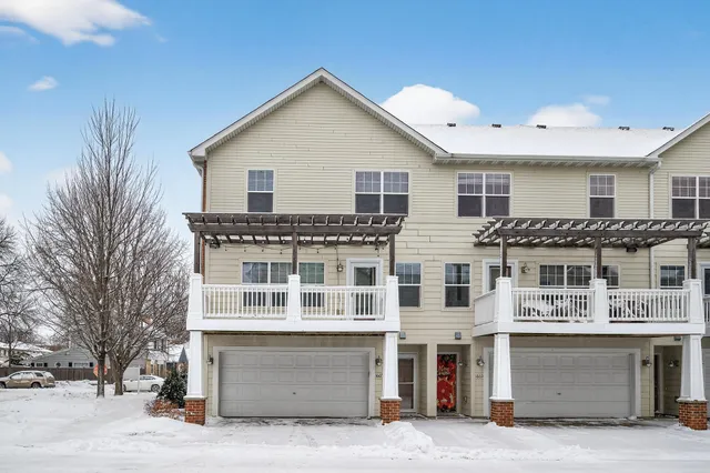 $389,900 | 1667 Arona Street, Unit 8, Falcon Heights, MN 55108