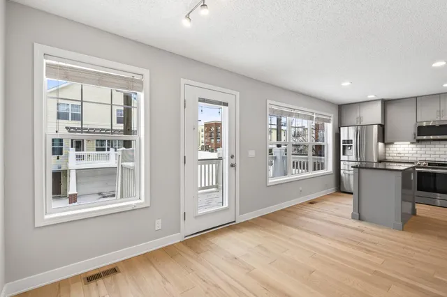 $389,900 | 1667 Arona Street, Unit 8, Falcon Heights, MN 55108