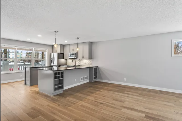 $389,900 | 1667 Arona Street, Unit 8, Falcon Heights, MN 55108