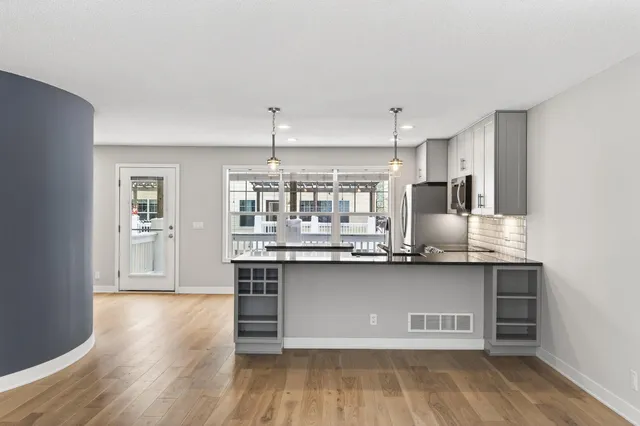 $389,900 | 1667 Arona Street, Unit 8, Falcon Heights, MN 55108