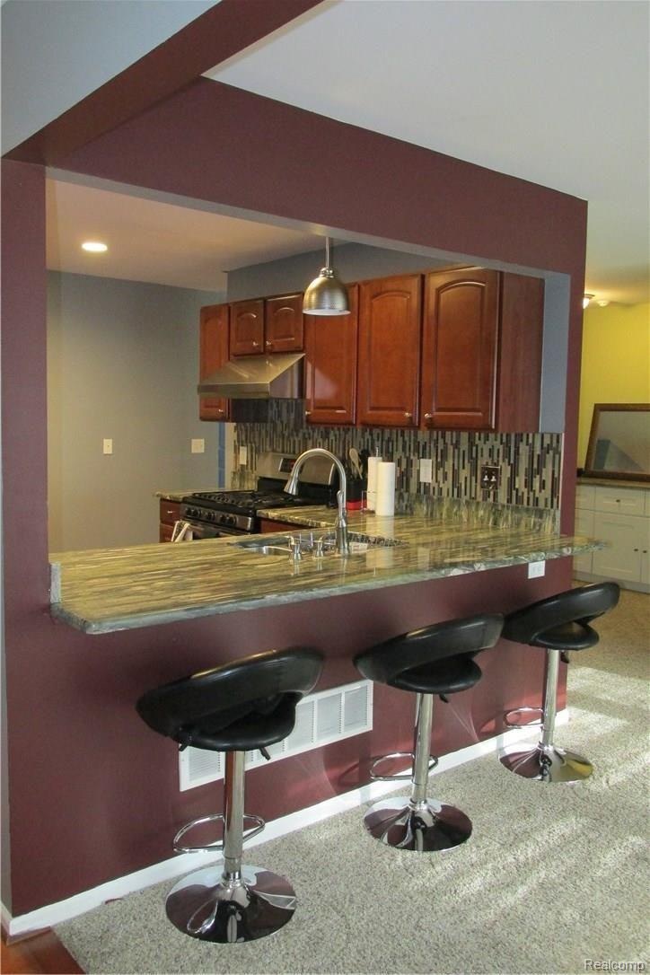 49153 Hawksburry Road, Unit 38 Canton, MI 48188 - Photo 4 of 28 IMG_2571.JPG