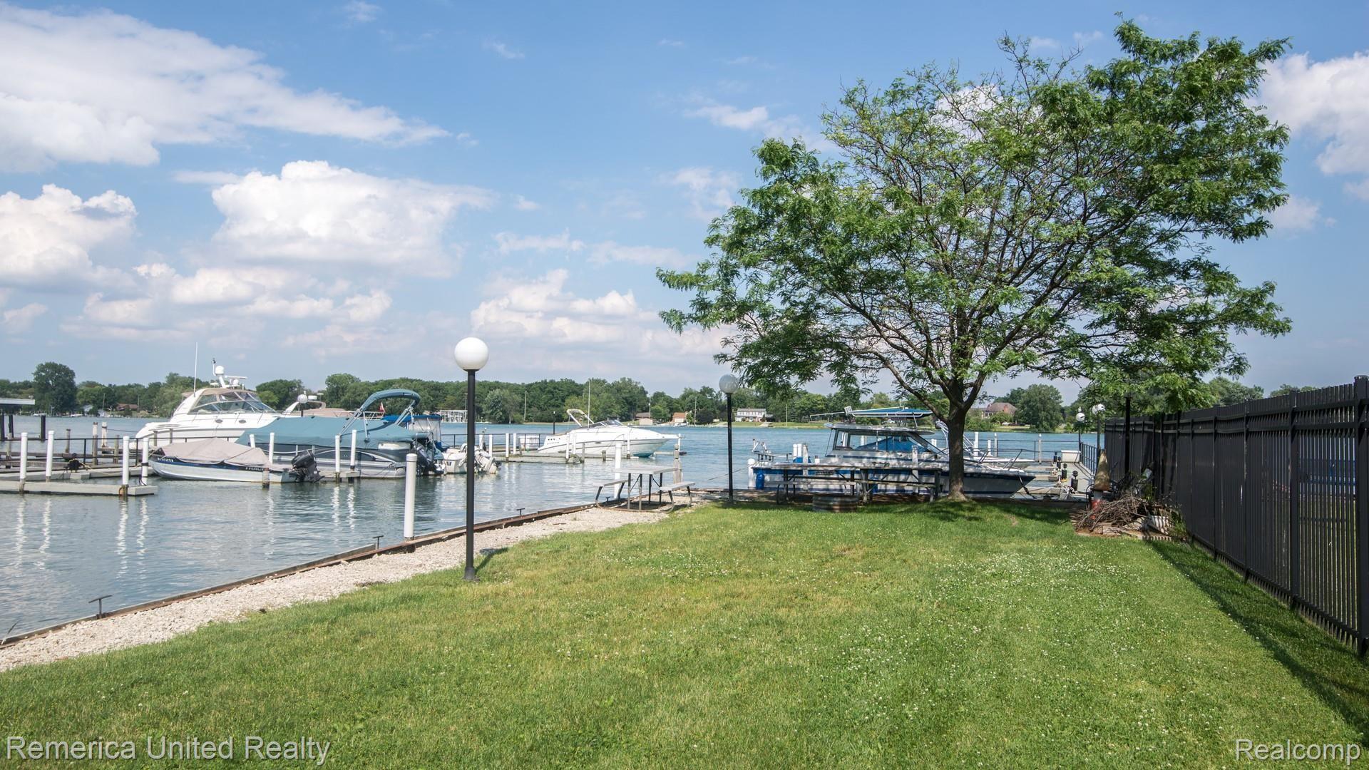 104 West Road Trenton, MI 48183 - Photo 6 of 43 005_3.jpg