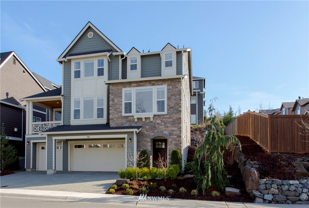 762 Lyons Avenue Northeast Renton, WA 98059 - Photo 2 of 33 a front view of a house with a garden