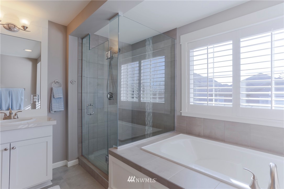 762 Lyons Avenue Northeast Renton, WA 98059 - Photo 21 of 33 a bathroom with a tub shower and sink