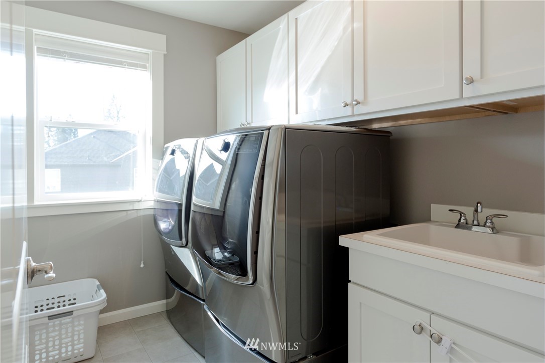 762 Lyons Avenue Northeast Renton, WA 98059 - Photo 27 of 33 a bathroom with a sink and a vanity
