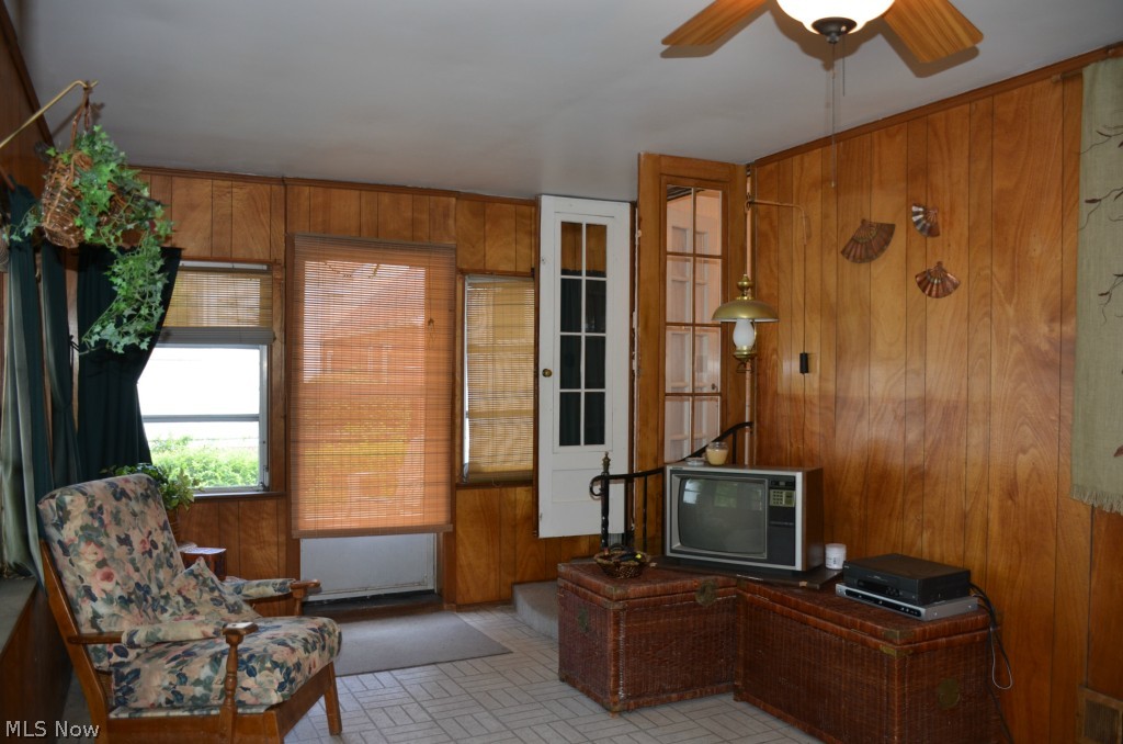 1564 Edgefield Road Lyndhurst, OH 44124 - Photo 10 of 22