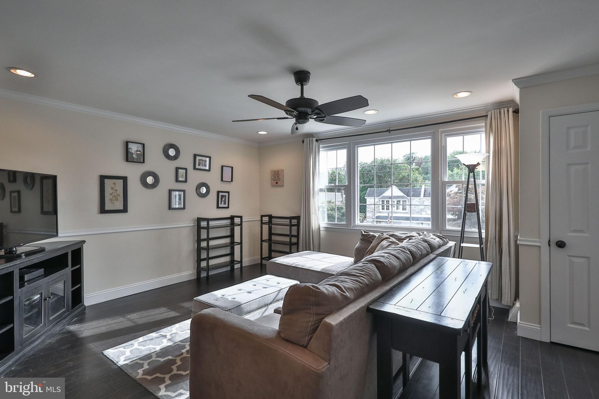 721 Hill Road Philadelphia, PA 19128 - Photo 3 of 17 Gallery Image 3