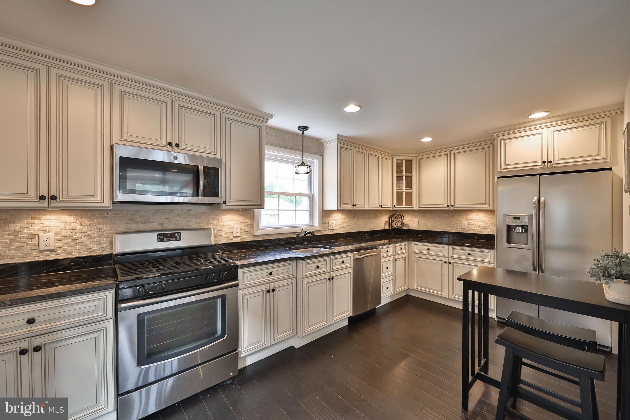 721 Hill Road Philadelphia, PA 19128 - Photo 6 of 17 Gallery Image 6