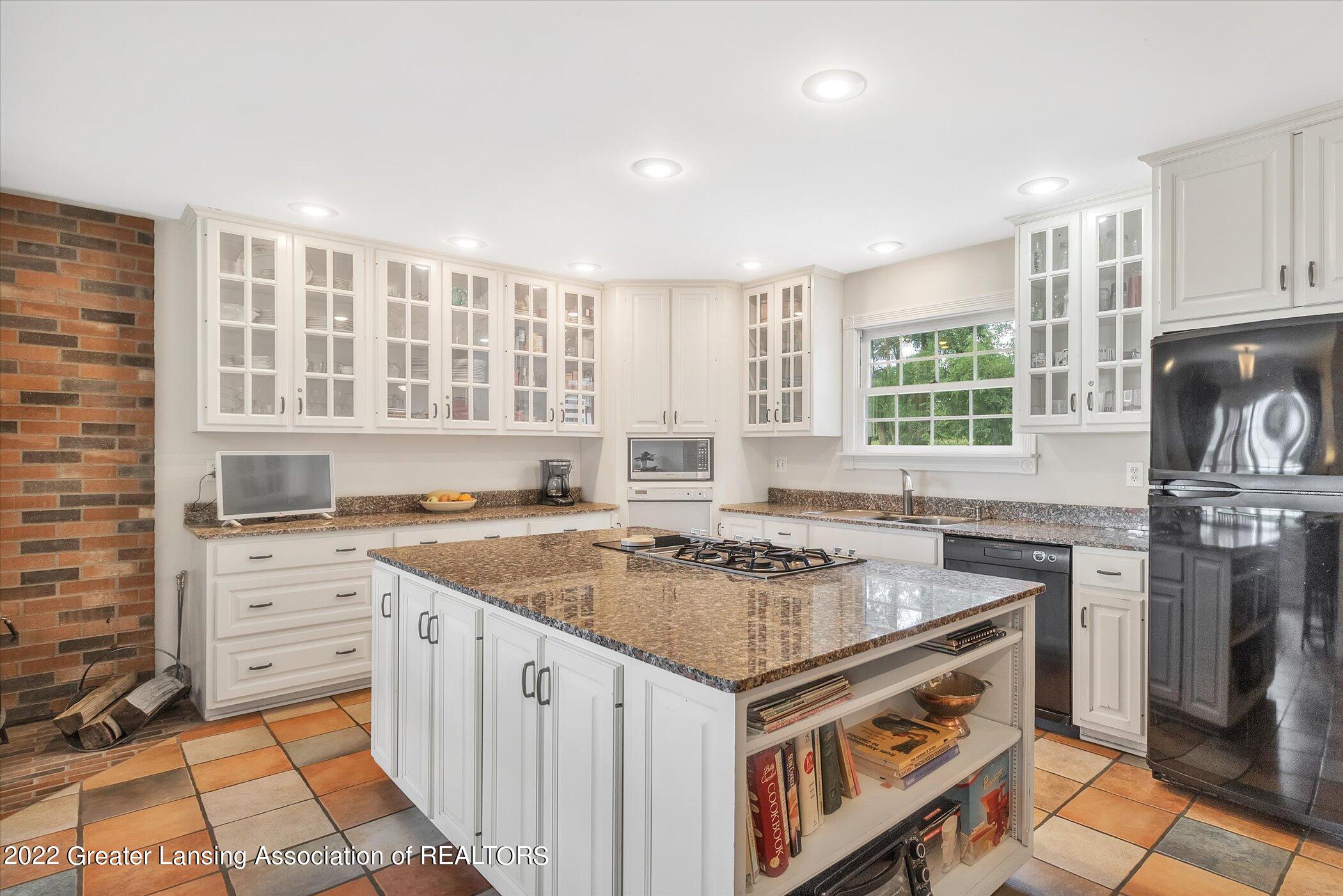2621 Dobie Road Mason, MI 48854 - Photo 13 of 55 Kitchen