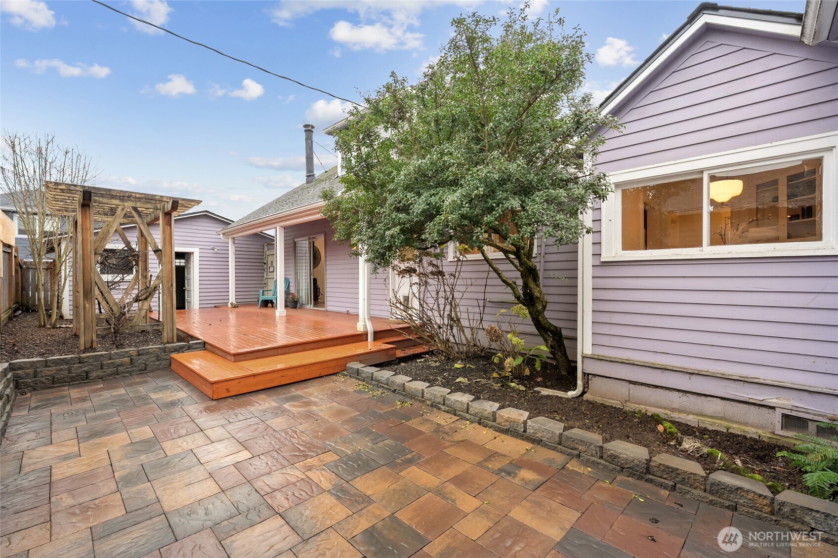 527 Avenue B Snohomish, WA 98290 - Photo 35 of 37 a front view of a house with a yard