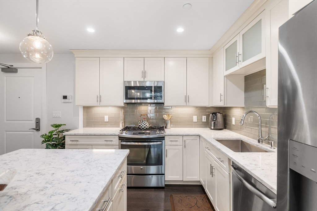 201 Elliott Street, Unit 409 Beverly, MA 01915 - Photo 5 of 36