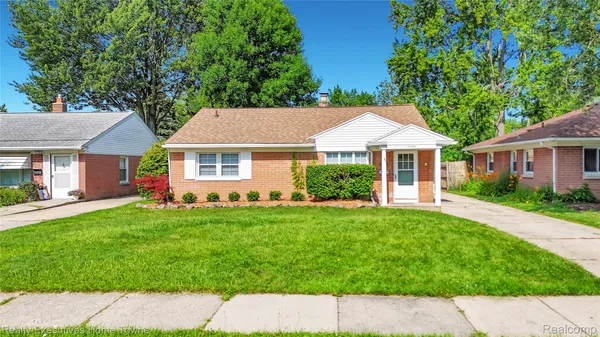 $219,900 | 11205 West Clements Circle, Livonia, MI 48150
