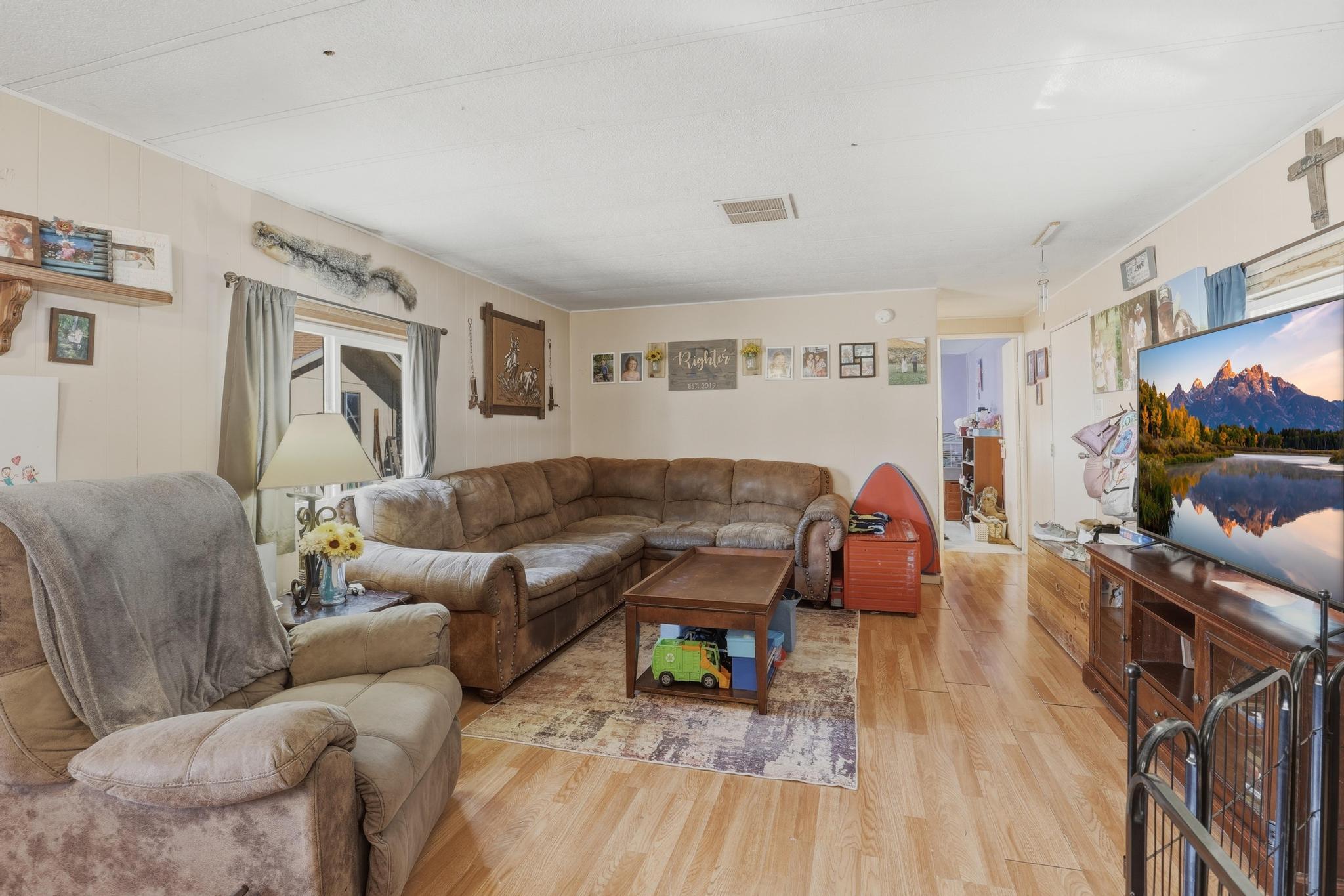 451 South Valley View Payson, AZ 85541 - Photo 5 of 21 Living Room