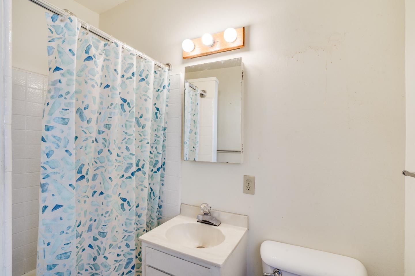 266 Thompson Avenue Mountain View, CA 94043 - Photo 15 of 25 a bathroom with a sink toilet and shower