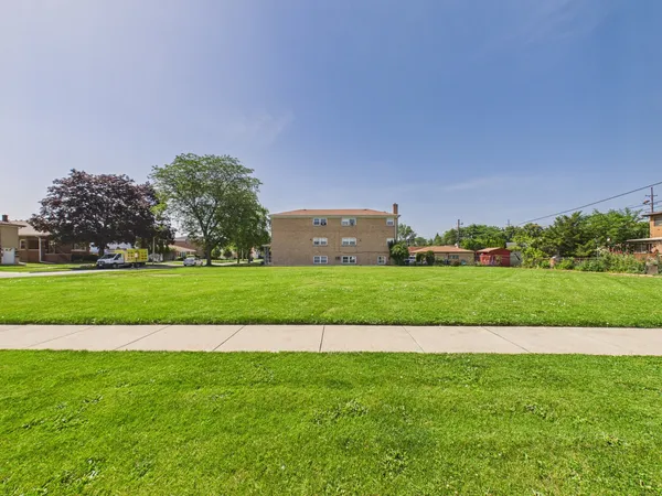 $79,900 | 1638 North 32nd Avenue, Melrose Park, IL 60160