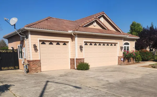 $649,000 | 2684 Armstrong Avenue, Clovis, CA 93611