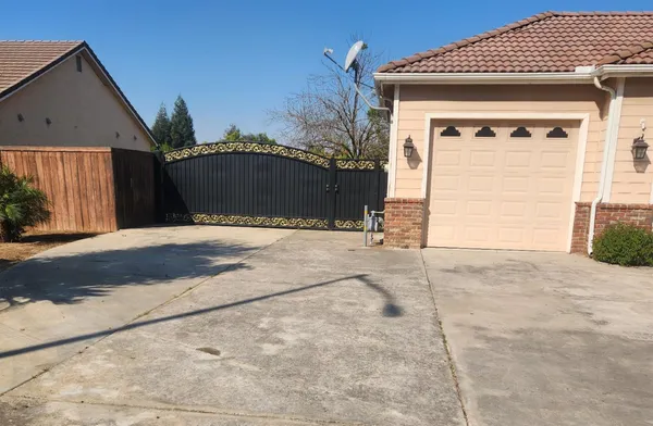 $649,000 | 2684 Armstrong Avenue, Clovis, CA 93611