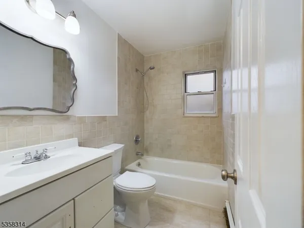 $2,100 | 21 Hinchman Avenue, Unit 1D, Wayne, NJ 07470