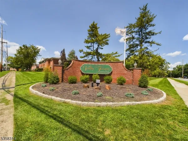 $2,100 | 21 Hinchman Avenue, Unit 1D, Wayne, NJ 07470