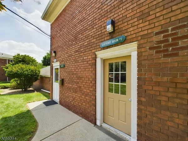 $2,100 | 21 Hinchman Avenue, Unit 1D, Wayne, NJ 07470