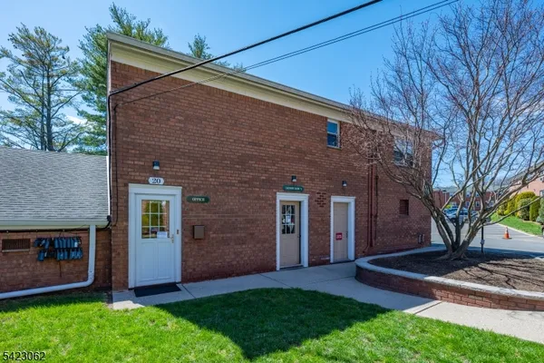 $2,100 | 21 Hinchman Avenue, Unit 1D, Wayne, NJ 07470
