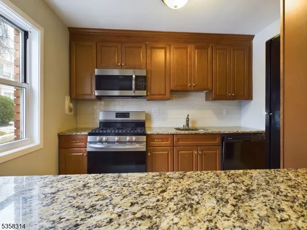 $2,100 | 21 Hinchman Avenue, Unit 1D, Wayne, NJ 07470