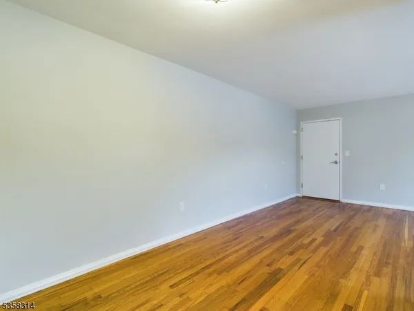 $2,100 | 21 Hinchman Avenue, Unit 1D, Wayne, NJ 07470