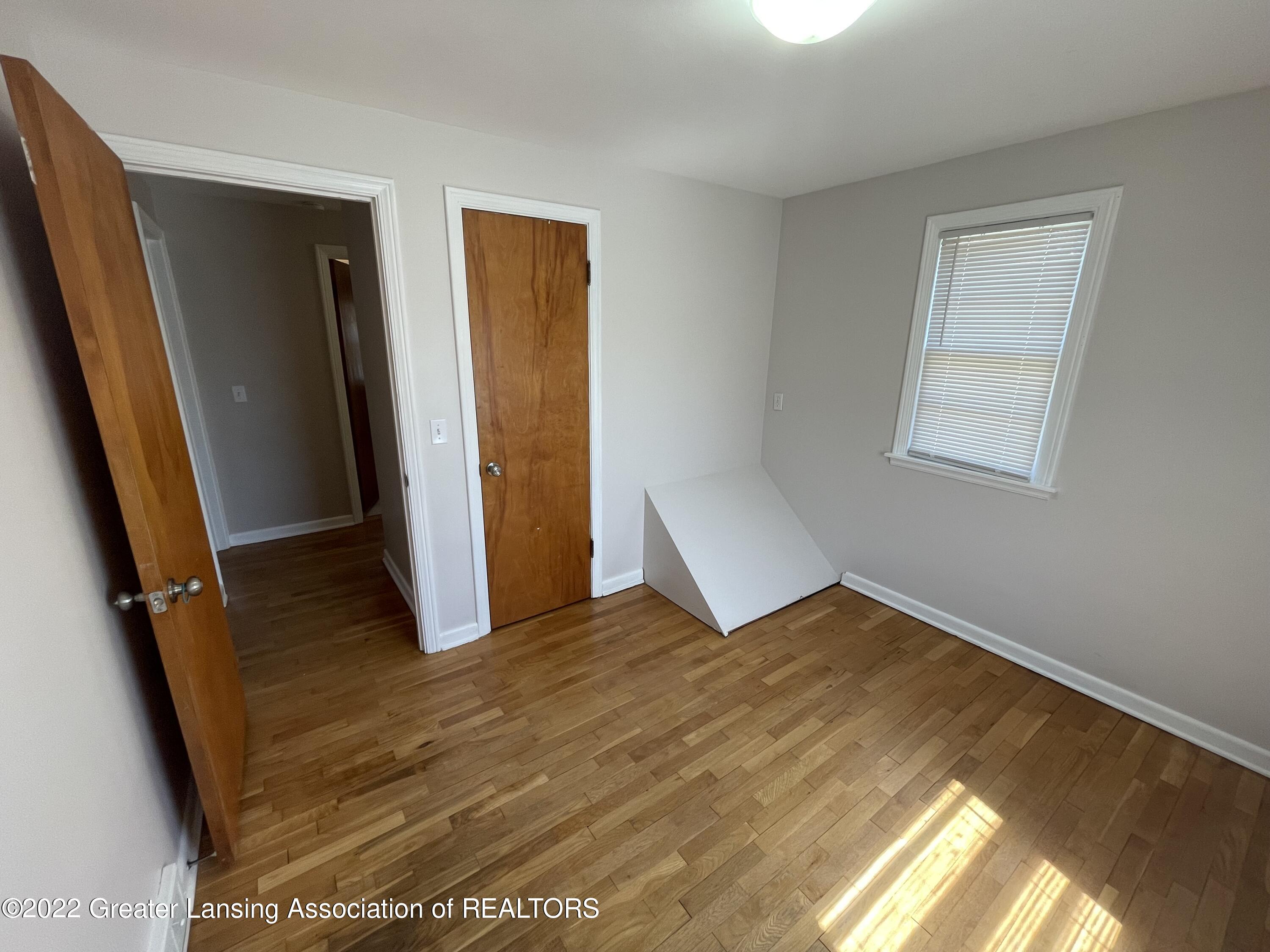2310 Fairfax Road Lansing, MI 48910 - Photo 24 of 28 IMG_4138
