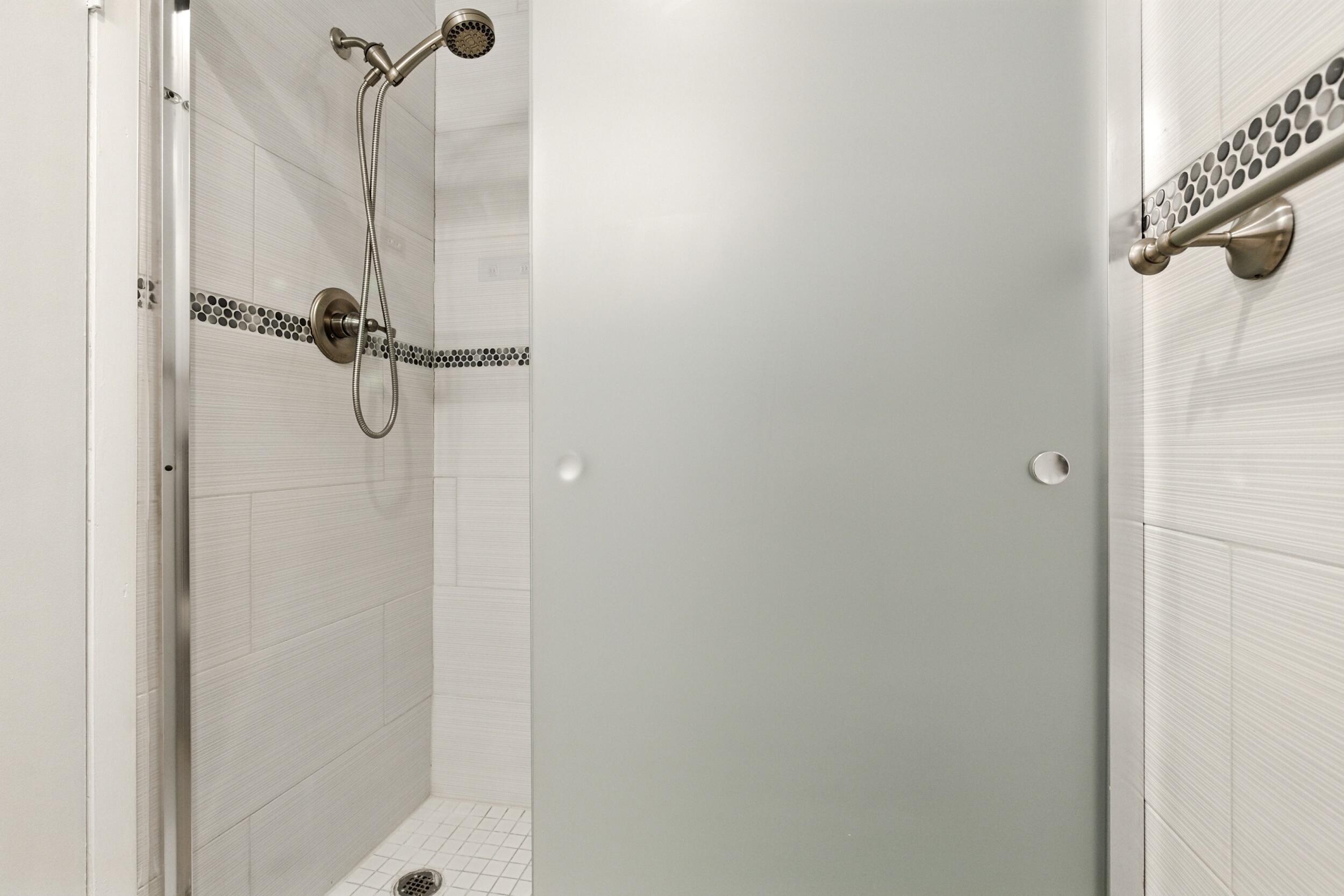 3646 English Road, Unit D Lake Worth, FL 33467 - Photo 18 of 46 img_8289