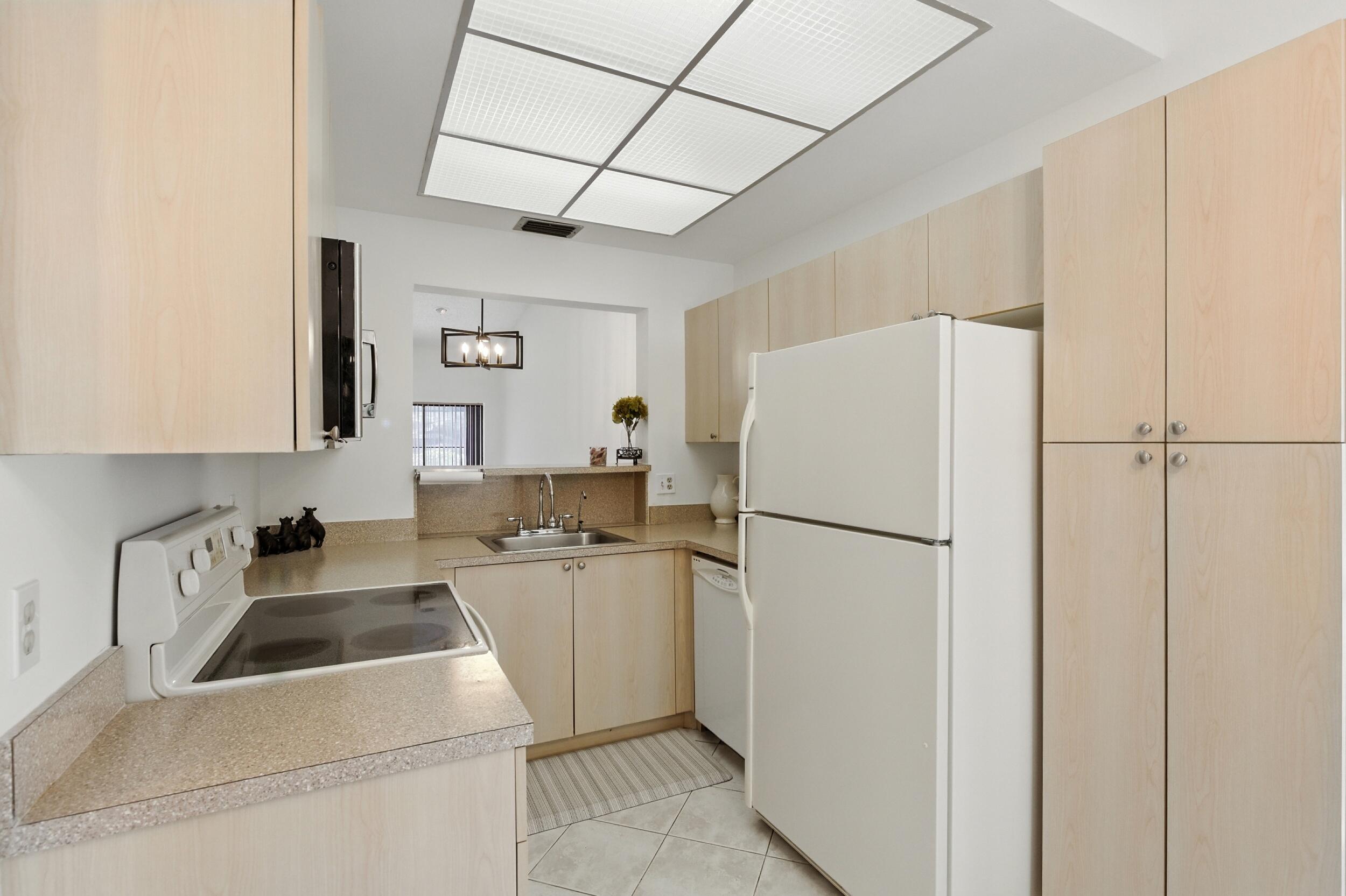 3646 English Road, Unit D Lake Worth, FL 33467 - Photo 7 of 46 img_8254