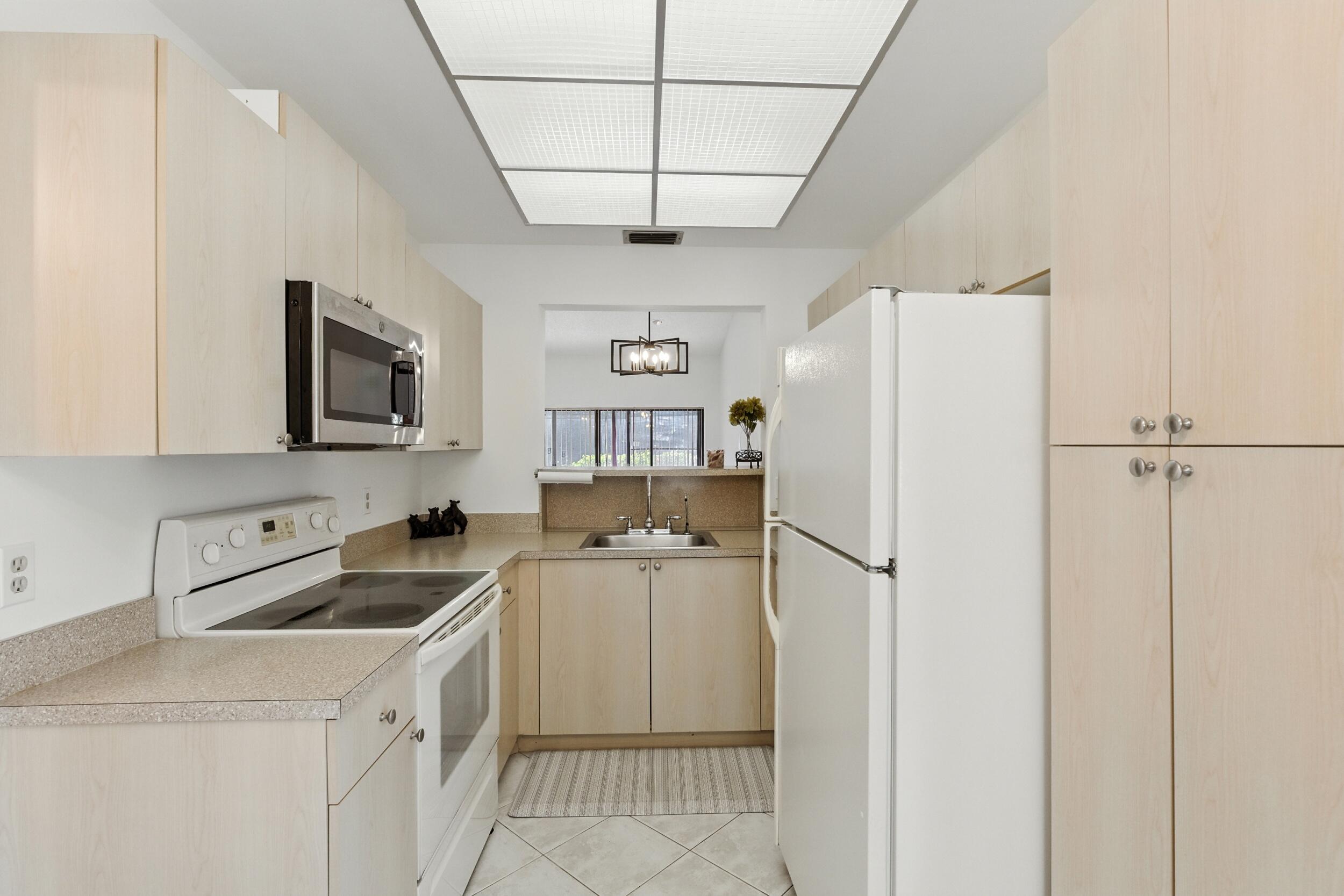 3646 English Road, Unit D Lake Worth, FL 33467 - Photo 8 of 46 img_8259