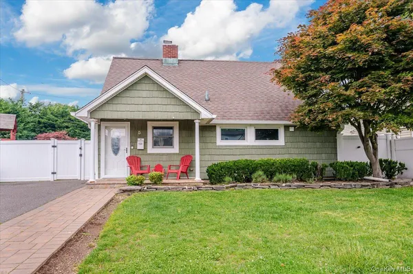 $3,500 | 5 Stonecutter Road, Levittown, NY 11756